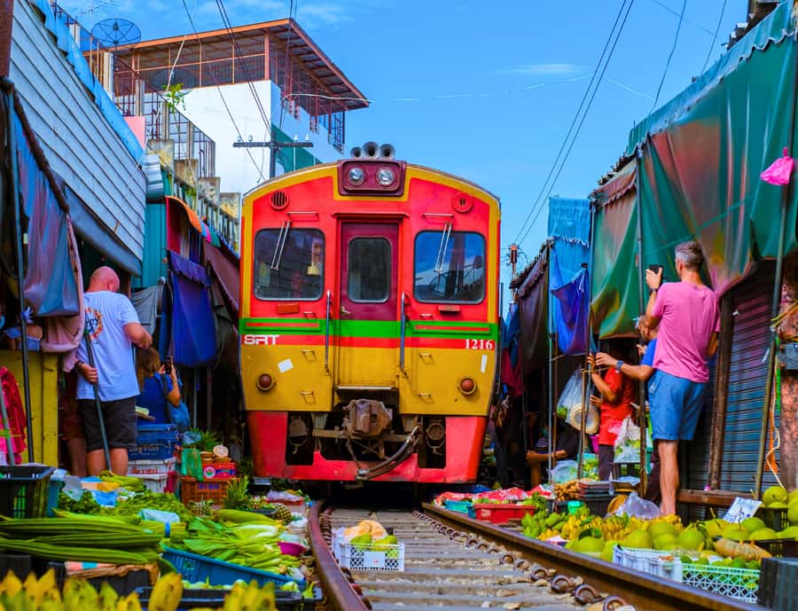 Bangkok: Private Damnoen Saduak Floating & Train Market Tour - Maeklong Railway Market, Where Stalls React to the Train
