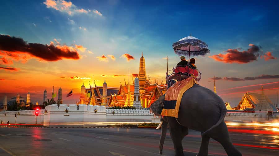 Bangkok:Private Guided Tour |Grand Palace, Wat Pho, Wat Arun - Grand Palace: Emerald Buddha and royal details that actually help you look