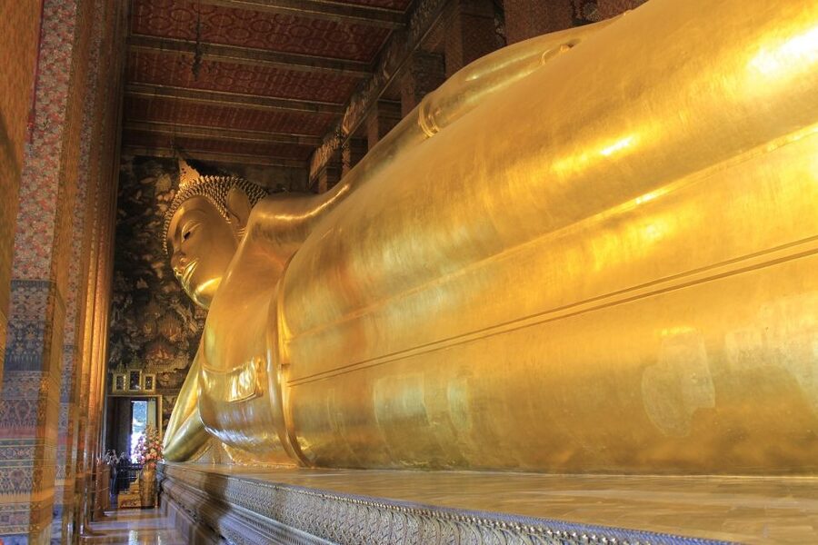 Bangkok: Private Thonburi Longtail Boat Tour & Wat Pho Visit - A short land look before the water adds context