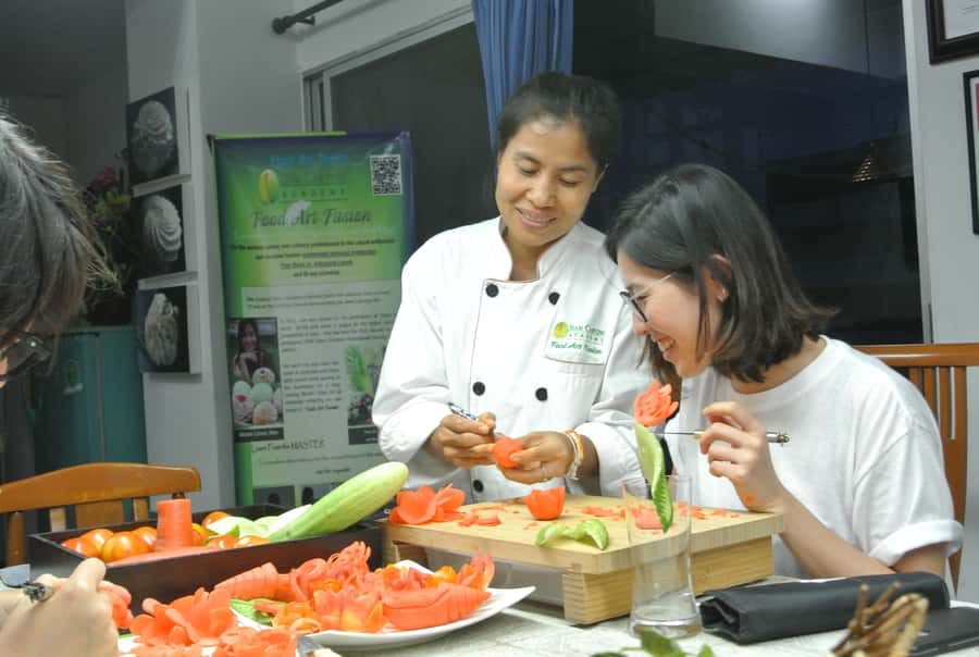 Bangkok: Professional Thai Fruit and Vegetable Carving Class - Class length choices, from a focused session to longer training
