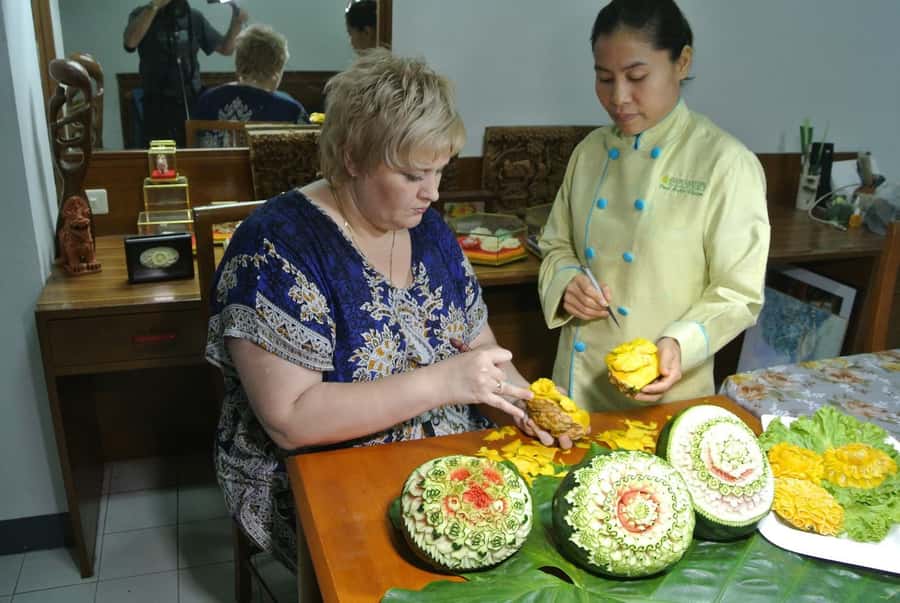 Bangkok: Professional Thai Fruit and Vegetable Carving Class - Snacks, lunch, and certificates, how inclusions affect value