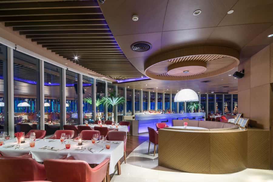 Bangkok: Red Sky Restaurant 55th Floor - Atmosphere for romance: what makes it feel special