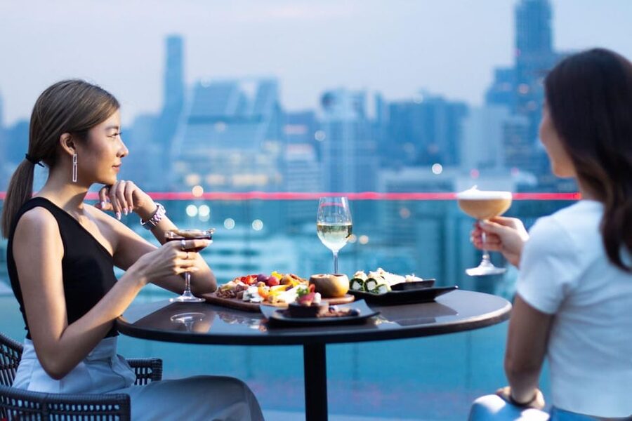 Bangkok: RedSquare Rooftop Bar at Novotel Sukhumvit 4 - The skyline view: what it’s like for photos and night-out vibes