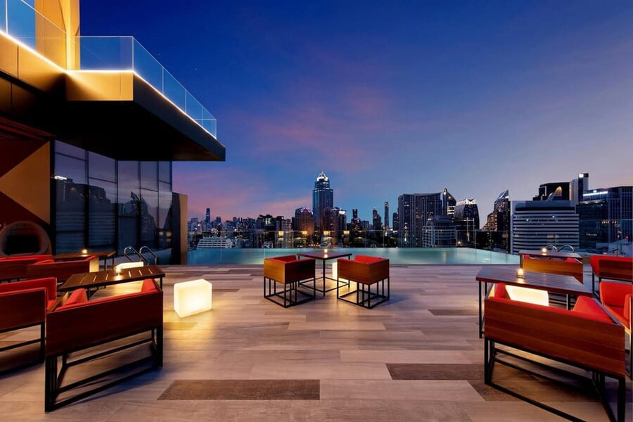 Bangkok: RedSquare Rooftop Bar at Novotel Sukhumvit 4 - Food quality: two dishes that make the package feel complete
