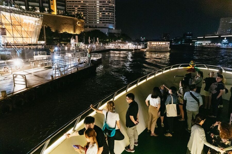 Bangkok: River Dinner Cruise on the Chao Phraya Princess - Entering The Chao Phraya Princess at Iconsiam (and how to not miss it)