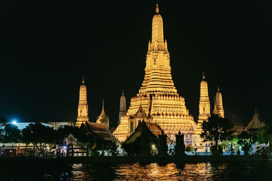 Bangkok: River Dinner Cruise on the Chao Phraya Princess - The buffet dinner: international comfort food at $27 worth your appetite