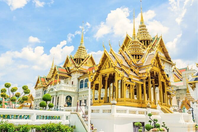 Bangkok: Rooftops, Clubs & Go Gos-Soi Cowboy, Nana Plaza, Soi 11 - The Penny Black Asoke, a British pub break with live music energy