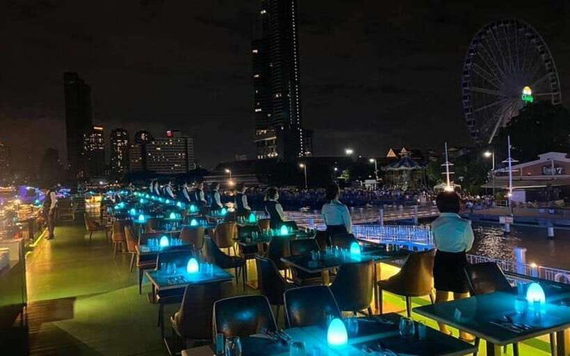 Bangkok: Royal Princess River Dinner Cruise with Live Music - Onboard welcome, drinks, and the small comforts