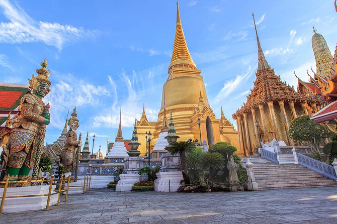 Bangkok Royal Road - Top 3 Major Monuments (Grand Palace, Wat Pho, Wat arun) - What to bring so the day feels easy
