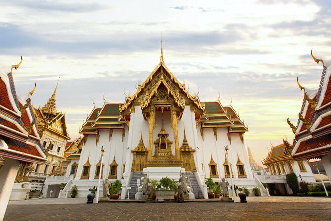 Bangkok's Best: City Highlights & Floating Market Private Tour - Wat Pho and Wat Arun: Reclining Buddha and Temple of Dawn Views