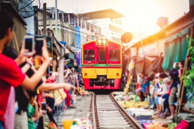 Bangkok's Best: City Highlights & Floating Market Private Tour - What to Bring for a Smooth Temple to Market Day