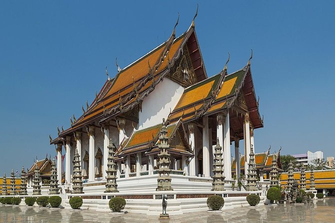Bangkok’s Hidden Treasures Walking Tour - Getting There at 8:30: MBK Center is a smart starting point