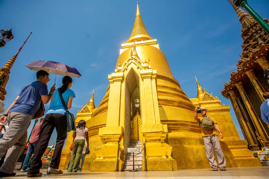 Bangkok's Highlights by Longtail Boat and on Foot - The longtail boat route on the Chao Phraya, what makes it worth it