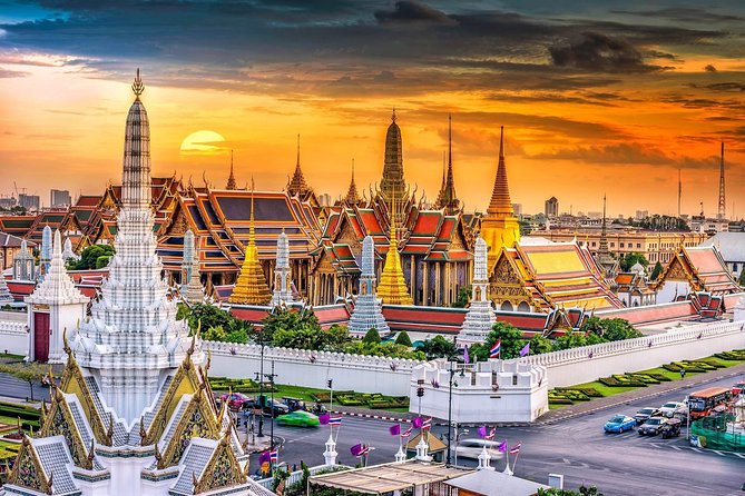 Bangkok's Landmarks Tour : GrandPalace WatTraimit WatPho WatArun - A 7 to 8 Hour Temple Day, Made Manageable