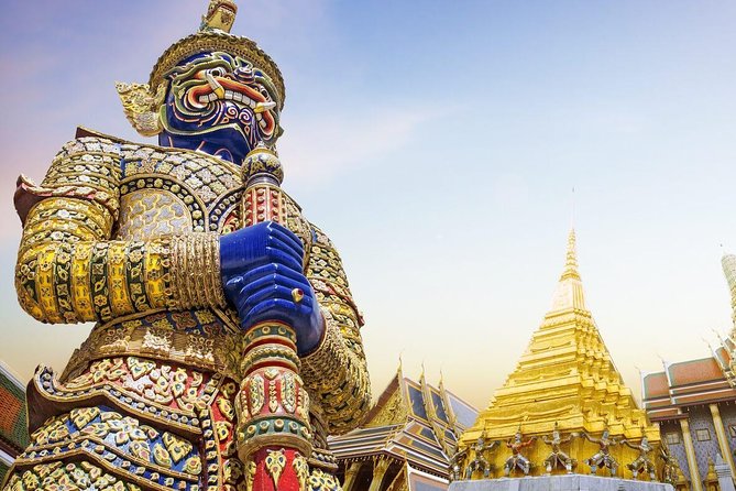 Bangkok's Landmarks Tour : GrandPalace WatTraimit WatPho WatArun - Guide Power: What Makes This Day Feel Easy