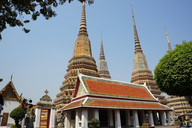 Bangkok’s Sacred Temples & Local Culture Half-Day Tour - The guide’s job: turning statues into context