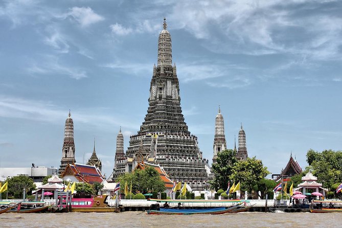 Bangkok’s Three Iconic Temples: Wat Traimit, Wat Pho & Wat Arun - Wat Traimit: seeing the world’s largest solid gold Buddha
