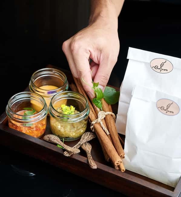 Bangkok: Saffron Cruise by Banyan Tree - Service and Atmosphere: Where the Positive Reviews Concentrate