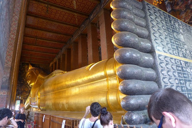 Bangkok Selfie Expert Tour: Little India, Wat Traimit & Wat Pho - Wat Traimit and the Golden Buddha: how to photograph a high-impact temple moment