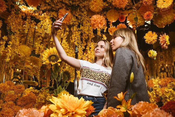 Bangkok Selfie Expert Tour: Little India, Wat Traimit & Wat Pho - Pickup timing, meeting point, and staying photo-ready