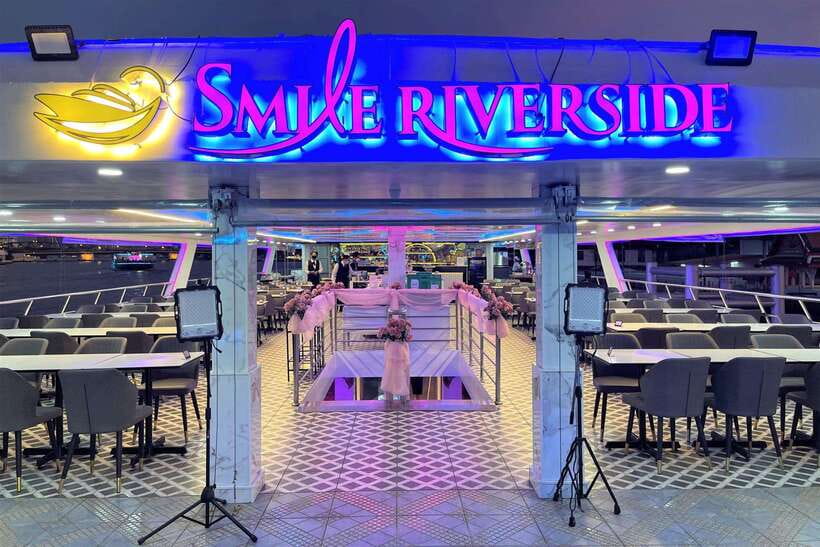 Bangkok: Smile Riverside Dinner Cruise - Entertainment and Sound: Thai Classic Dance, Cabaret Energy, and Real Music