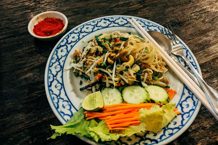 Bangkok: Street Art and Street Food Walking Tour - Holy Rosary Church (Kalawar Church) and the Shift to Old Neighborhoods
