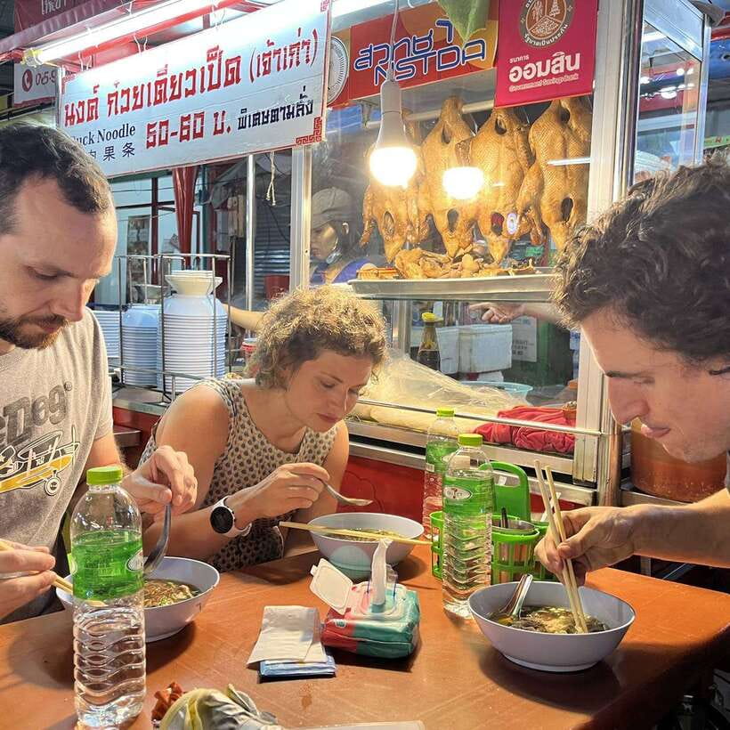 Bangkok: Street Food Tasting Tour at Night - What the guide actually adds to your night