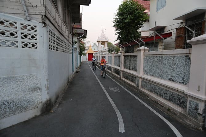 Bangkok Sunset Ride - Thonburi side first: Klongsan market walk and an 8-story Chinese pagoda