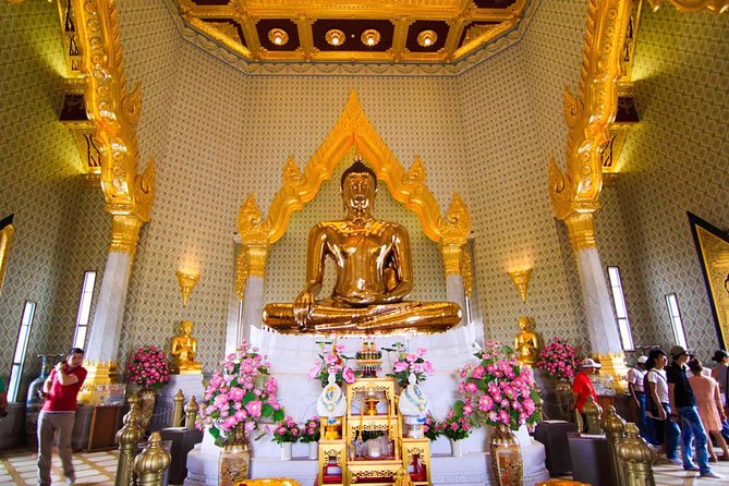 Bangkok Temples and City Highlights Tour - Democracy Monument and Chinatown: A Short Reality Check on Modern Bangkok