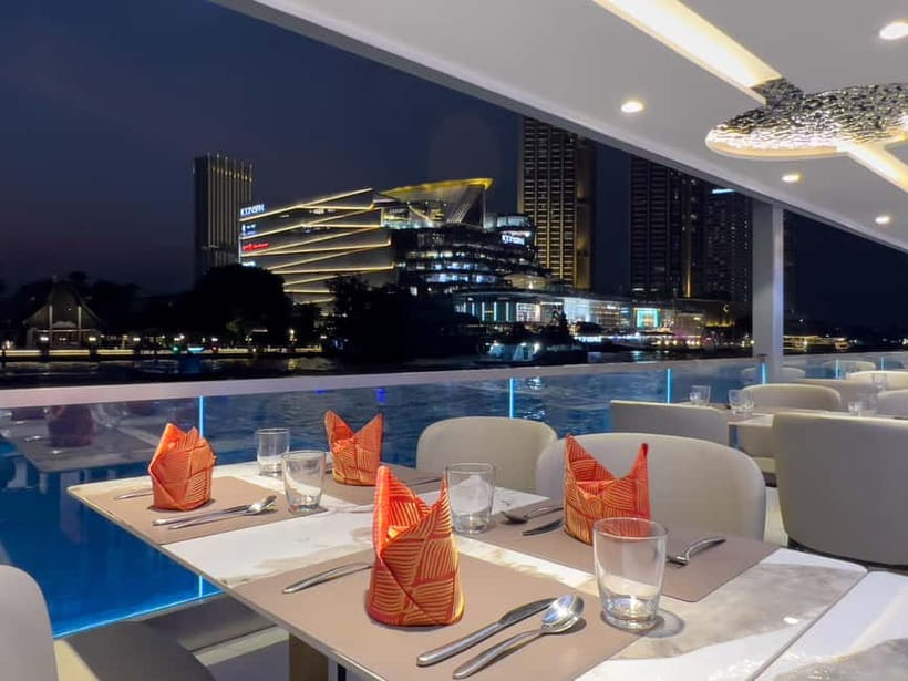 Bangkok: The Planet Chao Phraya River Dinner Cruise - Live Music and Thai Classical Dance: The Onboard Entertainment