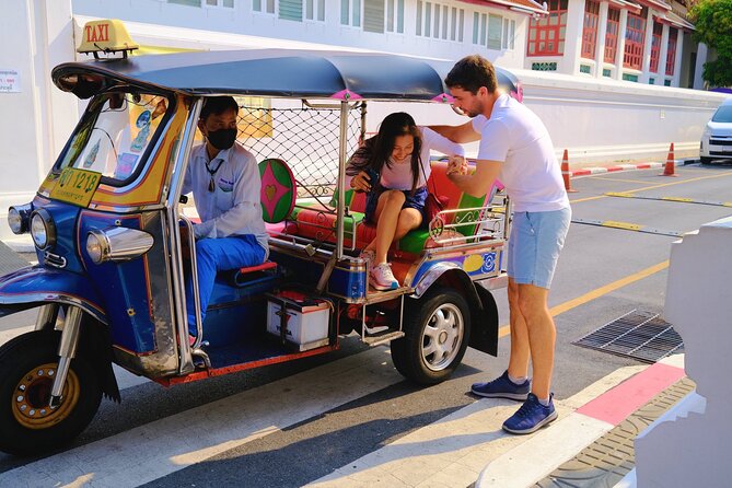 Bangkok Thrilling Tuk Tuk Tour (Private & All-Inclusive) - Grand Palace, Wat Phra Kaew, and Wat Arun at night