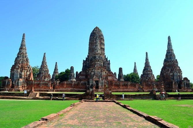 Bangkok to Ayutthaya Lopburi Monkey Temple, Largest Buddha Tour - Phra Prang Sam Yot in Lopburi: Khmer-style carvings in a distinctive setting