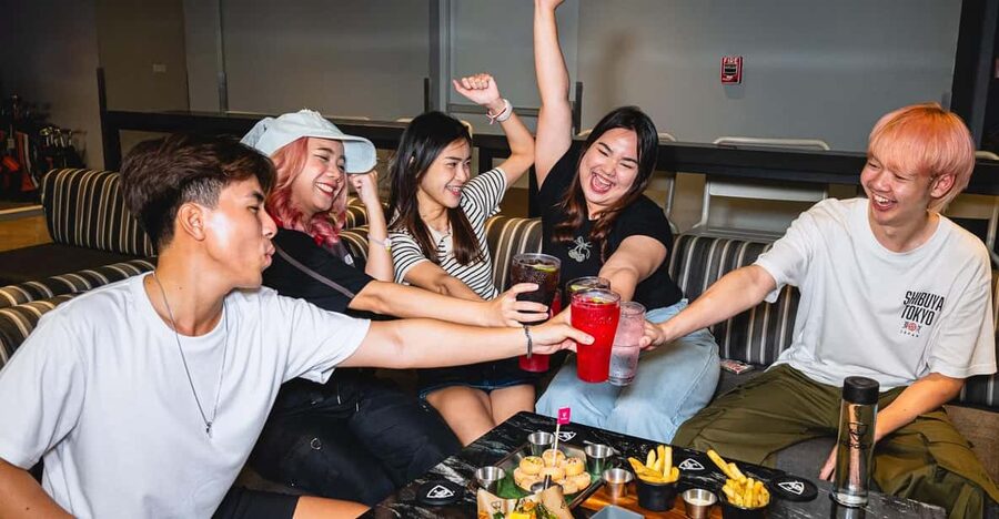 Bangkok: Topgolf Megacity Packages - Sharing set food and drinks, why it matters more than you think