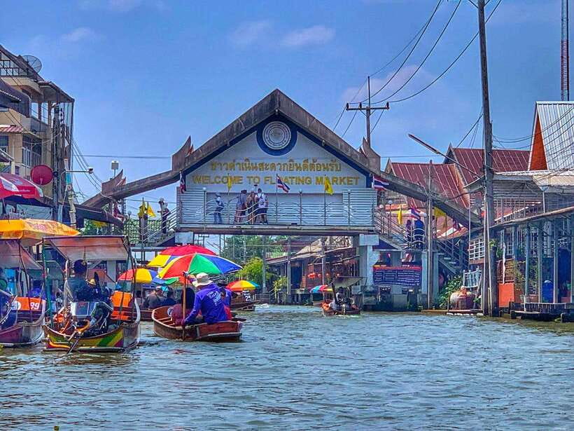 Bangkok: Train Market & Floating Market with Boat Ride - Damnoen Saduak Floating Market: Canal Boats, Snack Stops, and Real-Time Trade