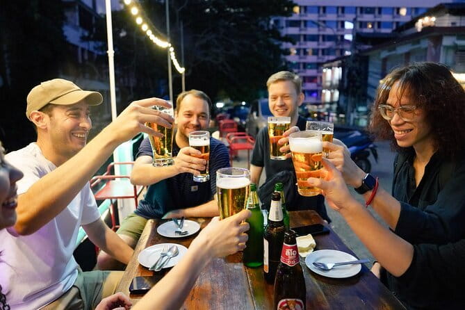 Bangkok Tuk Tuk Night Tour with food & drinks in Siam & Silom - Getting to Umadevi Shrine and starting on time
