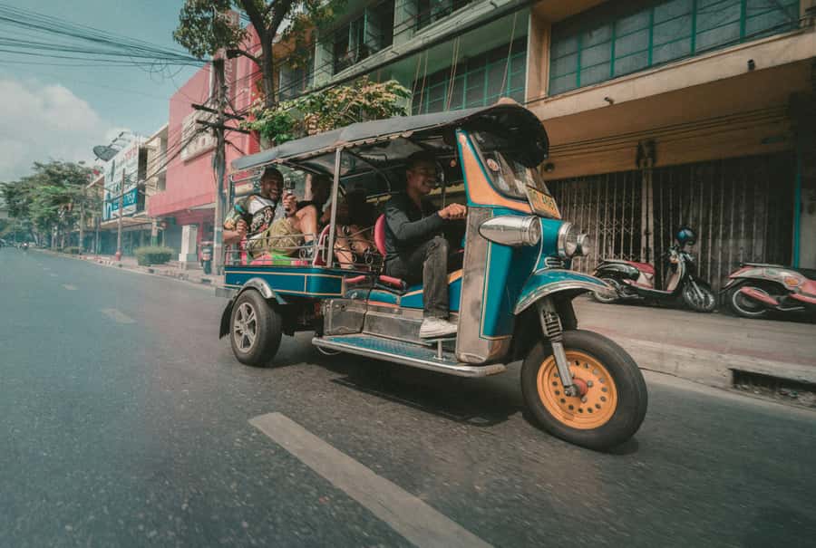Bangkok: Tuk Tuk Tour - Loha Prasat, Passing Landmarks, and That Evening Energy