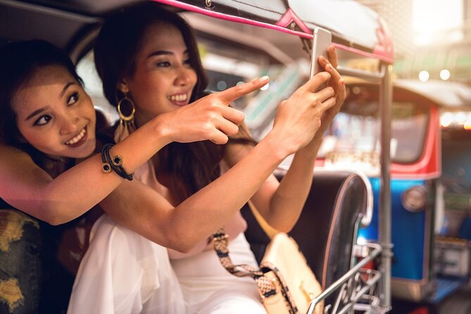 Bangkok Tuk-Tuk Tour by Night with Chinatown Street Food Meal - Chao Phraya Express Boat to Wat Arun: the first wow factor