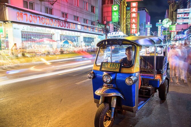Bangkok Tuk-Tuk Tour by Night with Chinatown Street Food Meal - Pak Khlong Flower Talat and the Giant Swing stop