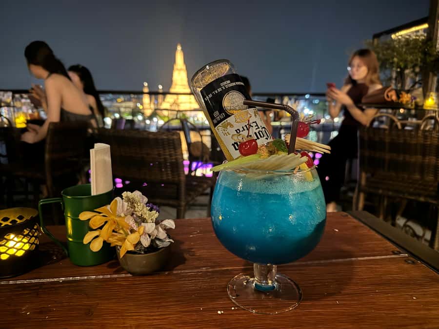Bangkok: TUK TUK Tour Night Life Private with Hotel Pick Up - Chinatown food time, from snacks to a full street-food finale