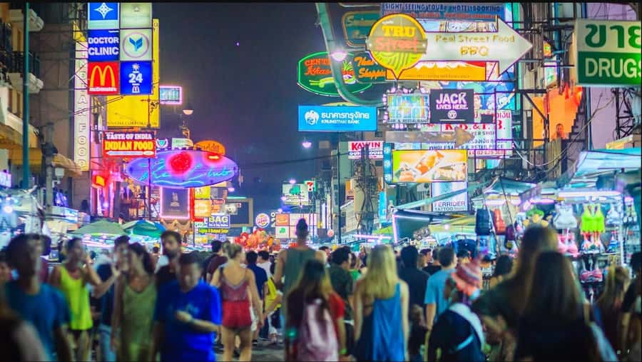 Bangkok: TUK TUK Tour Night Life Private with Hotel Pick Up - Pickup, welcome drink, and the simple things to prep