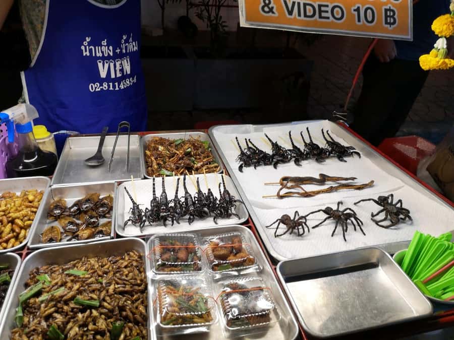 Bangkok: TUK TUK Tour Night Life Private with Hotel Pick Up - Grand Palace at night, plus a thoughtful pass by Wat Pho