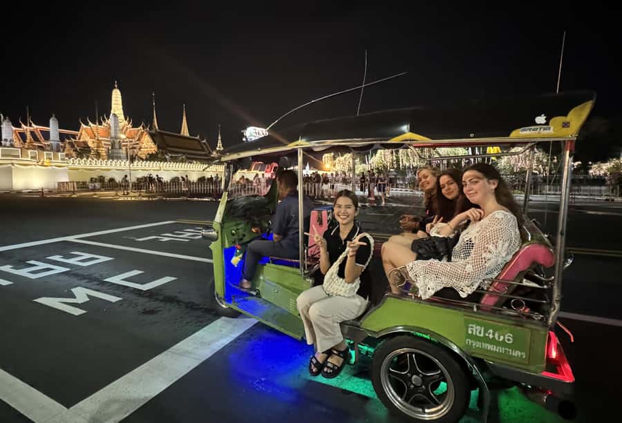Bangkok: TUK TUK Tour Night Life Private with Hotel Pick Up - Pak Khlong Talat, flowers after dark, and what to watch for