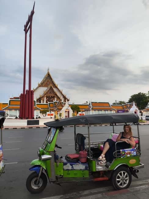 Bangkok Tuk Tuk Tour with Hotel Pick up and Dinner - Temples and Wat Arun: Seeing Sacred Spaces Without Getting Lost