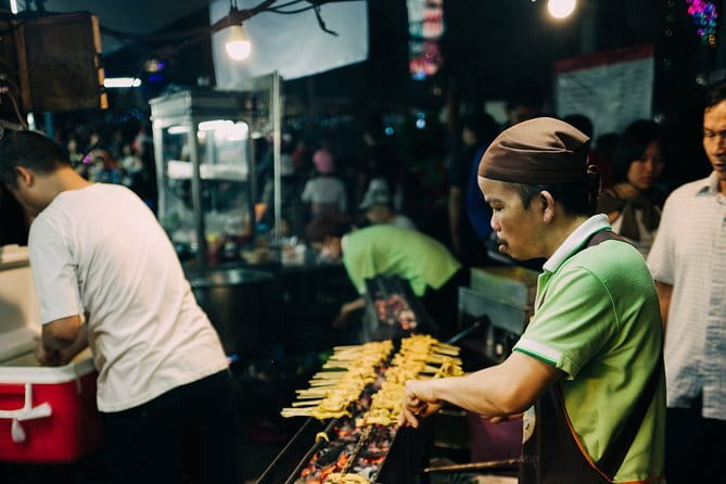 Bangkok TUK TUK Twilight Cultures Market and Food Taste - Stop 2: Yaowarat (Chinatown) for Street Food Focus at the Right Hour (30 min)