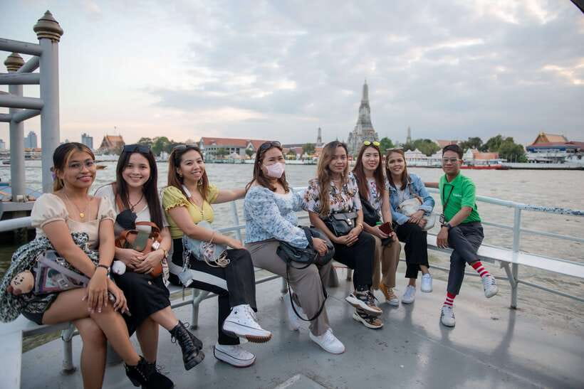 Bangkok: Wat Pho and Wat Arun Guided Walking Tour - Sustainability on the ground: glass bottles and offset credits