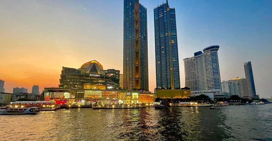 Bangkok with a Private Car and Driver Customizable Tours - 6-hour route: Wat Arun, Pak Khlong Talat, Wat Pho, then Chinatown