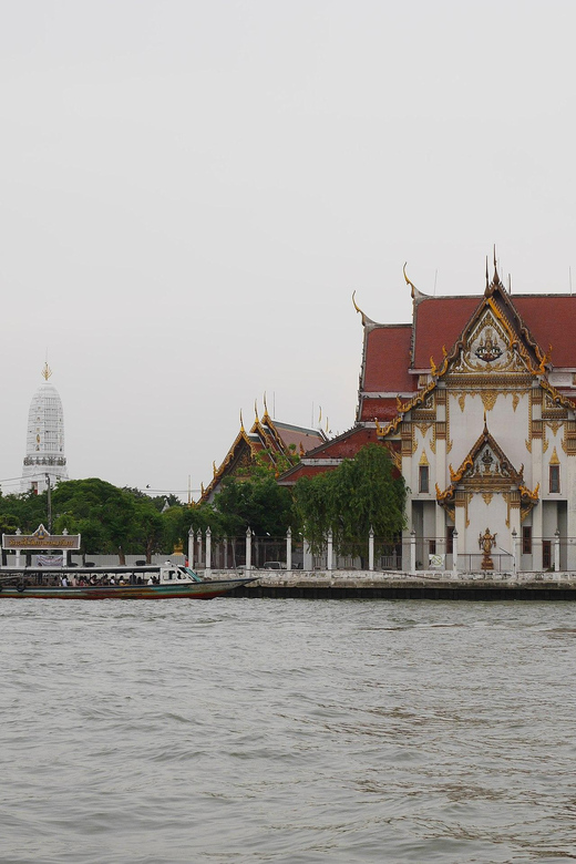Bangkok with a Private Car and Driver Customizable Tours - The real deal: car plus English-speaking driver, not a guided tour