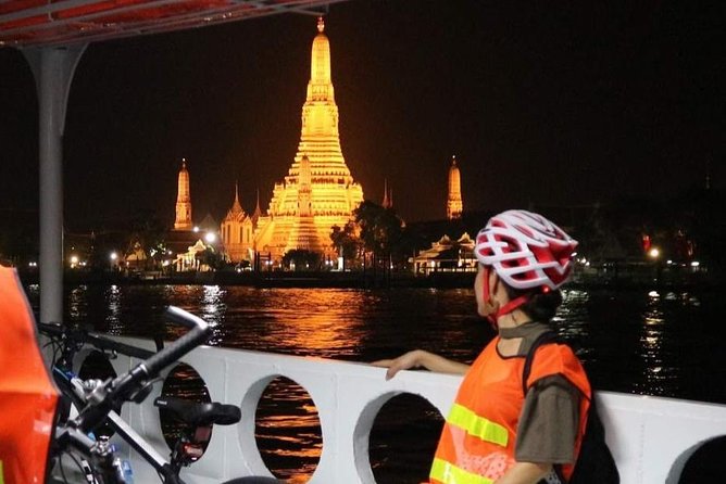 Bike Bangkok at Night with Thai Dinner - Wat Pho at night: history talk with the temple lit up
