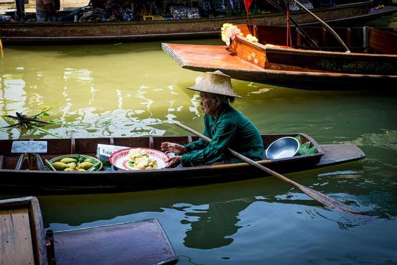 Boat Tour of Damnoen Saduak Floating Market - Damnoen Saduak market: shopping on water, with tourist energy