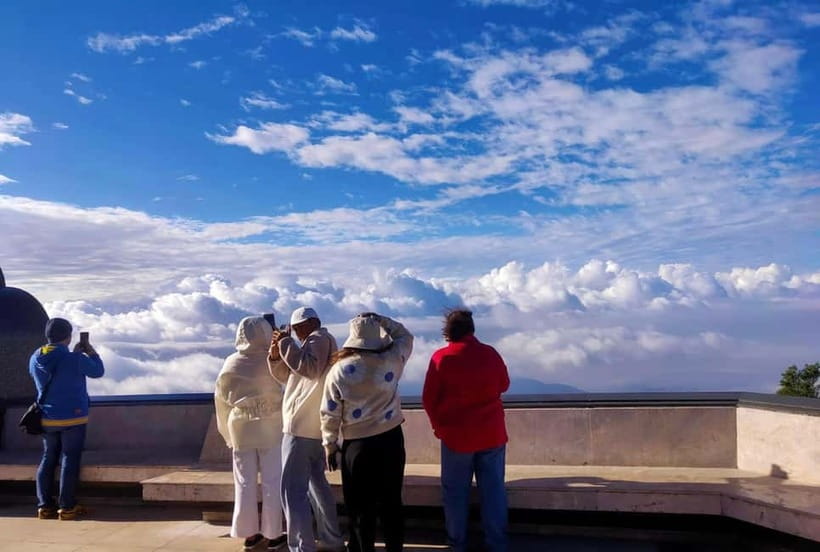 Chang Mai: Doi Inthanon Day Tour w/Waterfalls & Hilltribes - Guide and driver: how the day stays smooth